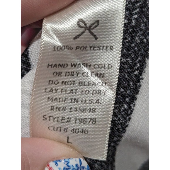 Everly Black and white Striped Blouse Women's size Large - Picture 5 of 5